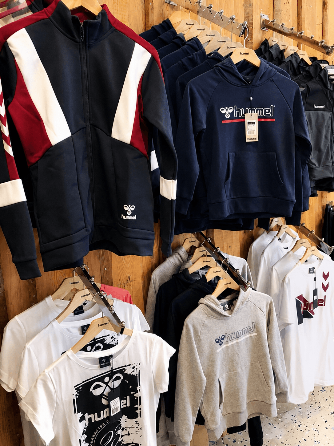 Sportkläder, skor och utrustning i Sporthuset